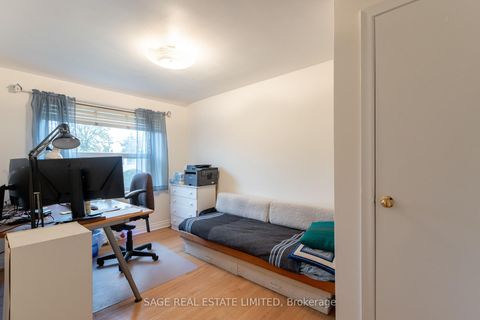 Photo 22 at 25 Willowmount Drive, Birchmount, Toronto