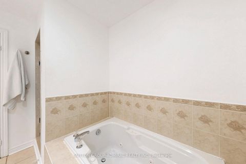 Photo 17 at 51 Abbeywood Gate W, Beverley Glen, Vaughan