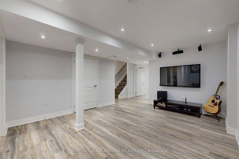 Photo 24 at 51 Abbeywood Gate W, Beverley Glen, Vaughan