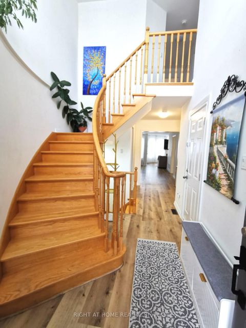 Photo 3 at 32 Eddington Place, Maple, Vaughan