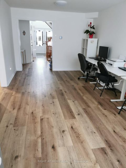 Photo 5 at 32 Eddington Place, Maple, Vaughan