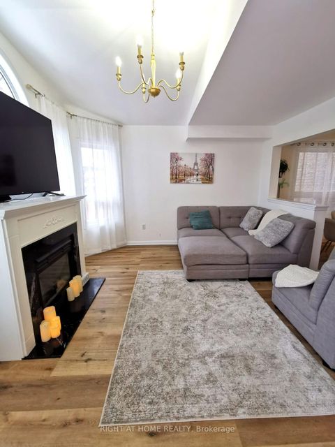 Photo 7 at 32 Eddington Place, Maple, Vaughan