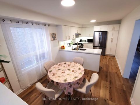 Photo 10 at 32 Eddington Place, Maple, Vaughan