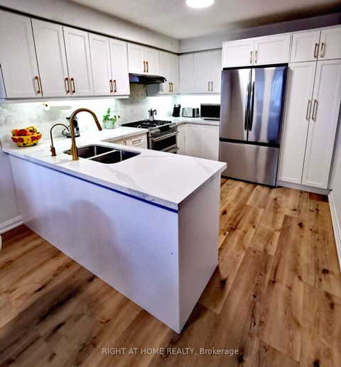 Photo 11 at 32 Eddington Place, Maple, Vaughan