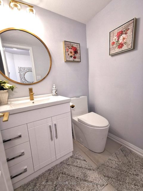 Photo 12 at 32 Eddington Place, Maple, Vaughan