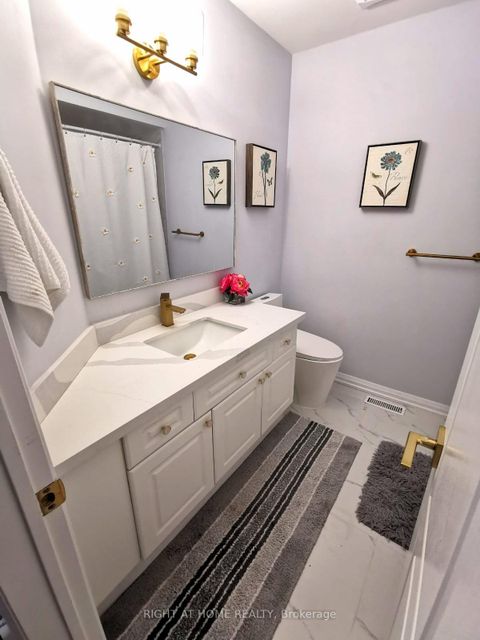 Photo 13 at 32 Eddington Place, Maple, Vaughan