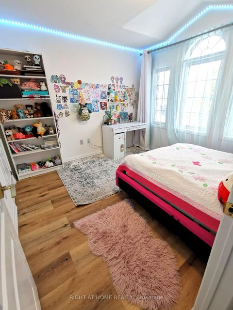 Photo 15 at 32 Eddington Place, Maple, Vaughan