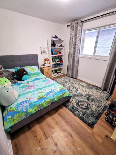 Photo 17 at 32 Eddington Place, Maple, Vaughan