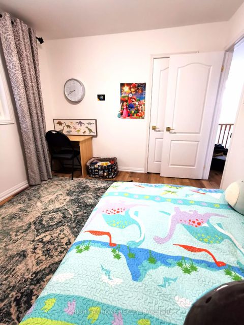 Photo 18 at 32 Eddington Place, Maple, Vaughan