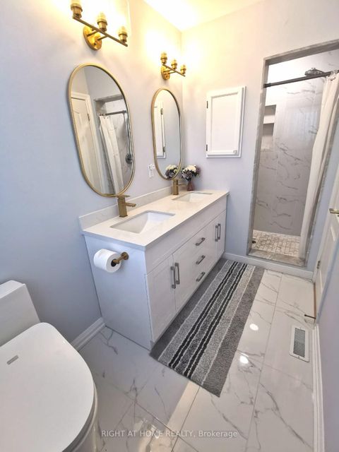 Photo 19 at 32 Eddington Place, Maple, Vaughan