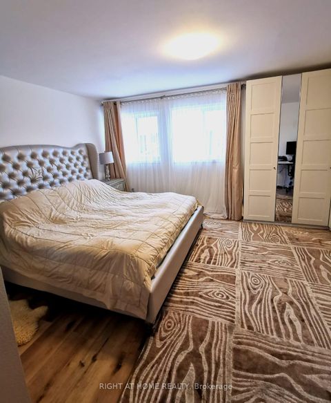 Photo 20 at 32 Eddington Place, Maple, Vaughan