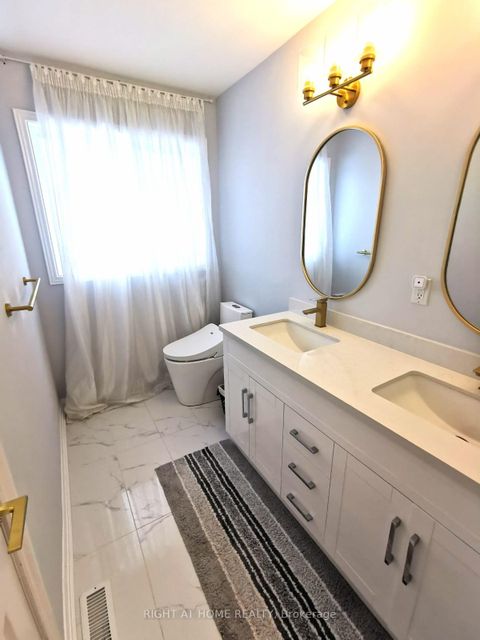 Photo 23 at 32 Eddington Place, Maple, Vaughan