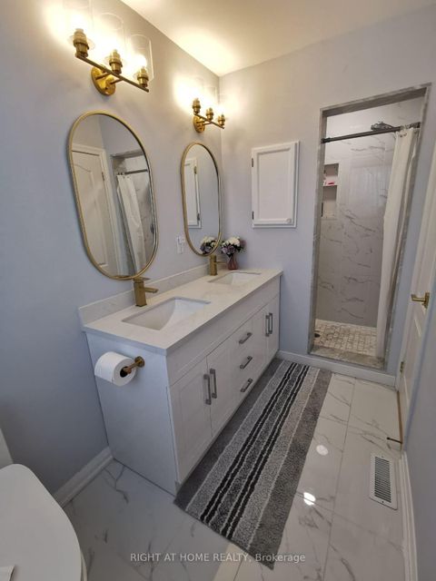 Photo 24 at 32 Eddington Place, Maple, Vaughan