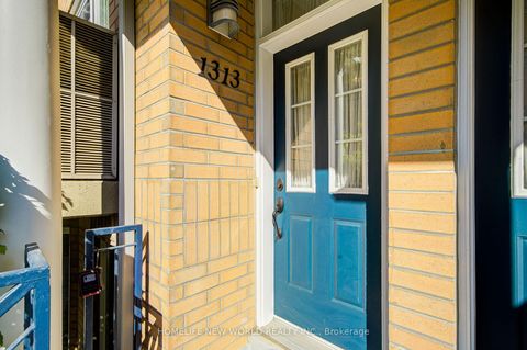 Photo 3 at 1313 - 28 Sommerset Way, Willowdale East, Toronto