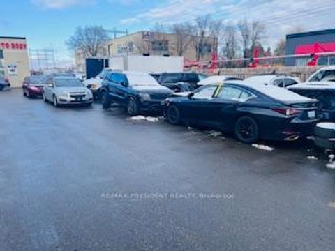 Photo 3 at 31-32 - 1772 Albion Road, Clairville, Toronto