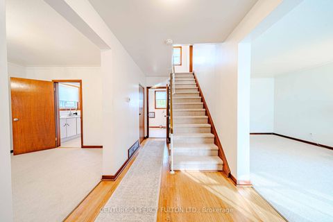 Photo 2 at 3 Griselda Crescent, Woburn, Toronto