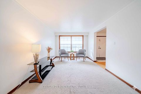 Photo 3 at 3 Griselda Crescent, Woburn, Toronto