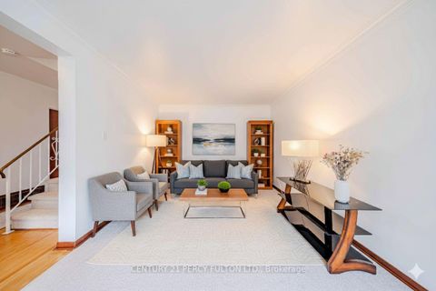 Photo 4 at 3 Griselda Crescent, Woburn, Toronto