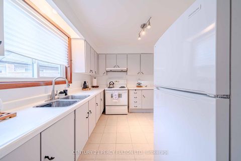 Photo 7 at 3 Griselda Crescent, Woburn, Toronto