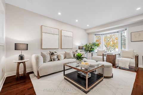 Photo 1 at 29 Canterbury Court, Harding, Richmond Hill