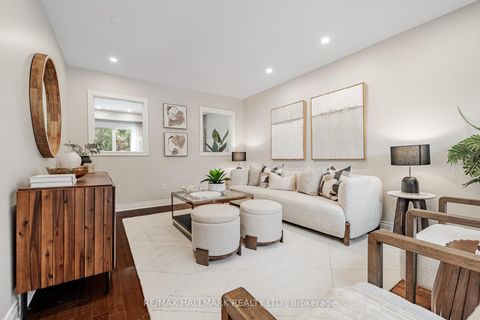 Photo 2 at 29 Canterbury Court, Harding, Richmond Hill