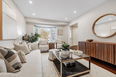 Photo 3 at 29 Canterbury Court, Harding, Richmond Hill