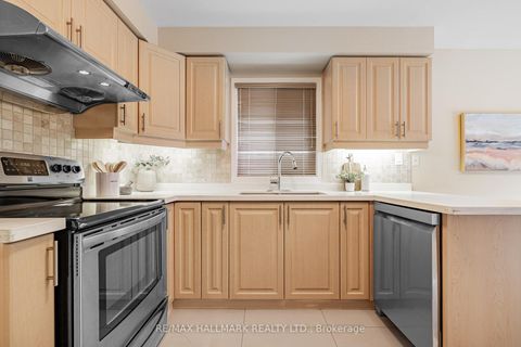 Photo 7 at 29 Canterbury Court, Harding, Richmond Hill