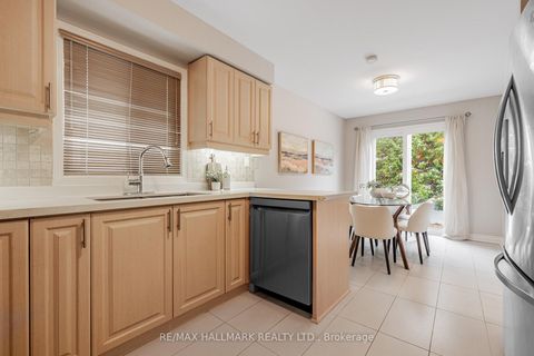 Photo 8 at 29 Canterbury Court, Harding, Richmond Hill