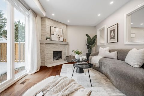 Photo 13 at 29 Canterbury Court, Harding, Richmond Hill