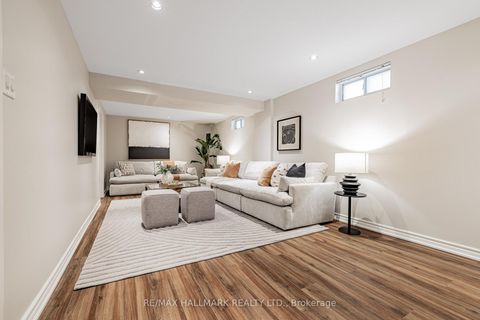 Photo 22 at 29 Canterbury Court, Harding, Richmond Hill