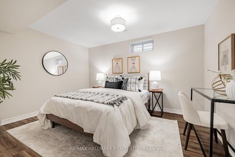 Photo 23 at 29 Canterbury Court, Harding, Richmond Hill