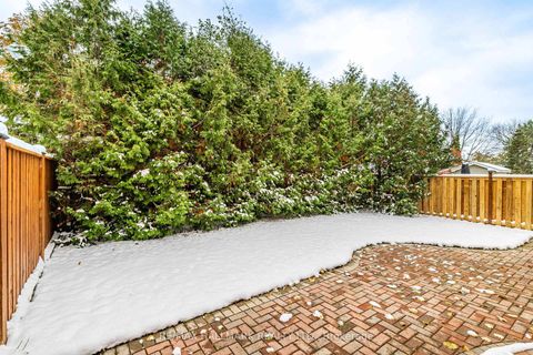 Photo 26 at 29 Canterbury Court, Harding, Richmond Hill