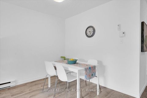 Photo 13 at 64 Worthington Drive, BR Bronte, Oakville