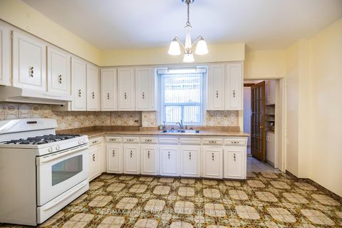 Photo 10 at 17 Talbot Street, Pellam Park, Toronto