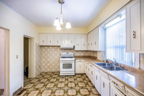 Photo 12 at 17 Talbot Street, Pellam Park, Toronto