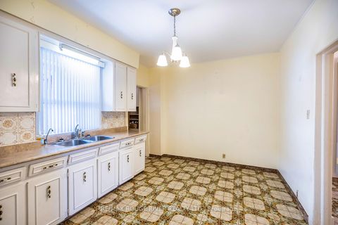 Photo 13 at 17 Talbot Street, Pellam Park, Toronto