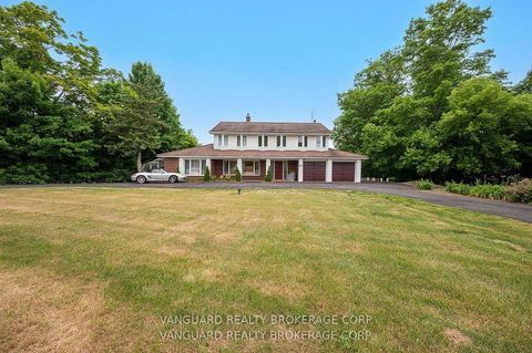 Photo 2 at 80 Kleins Crescent, Kleinburg, Vaughan