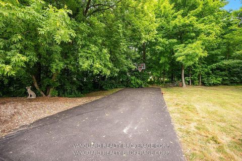 Photo 5 at 80 Kleins Crescent, Kleinburg, Vaughan