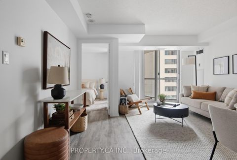 Photo 1 at 709 - 801 Bay Street, Bay Street Corridor, Toronto