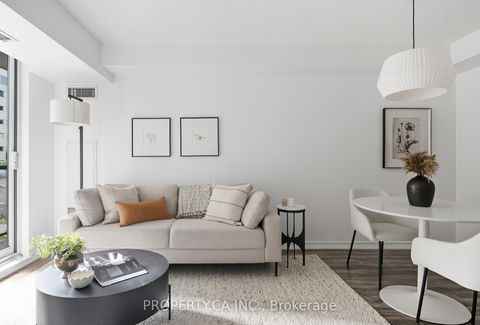 Photo 4 at 709 - 801 Bay Street, Bay Street Corridor, Toronto