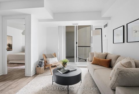 Photo 6 at 709 - 801 Bay Street, Bay Street Corridor, Toronto