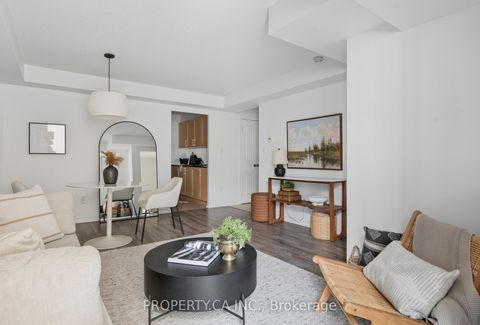 Photo 7 at 709 - 801 Bay Street, Bay Street Corridor, Toronto