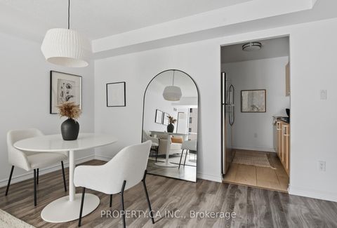 Photo 8 at 709 - 801 Bay Street, Bay Street Corridor, Toronto