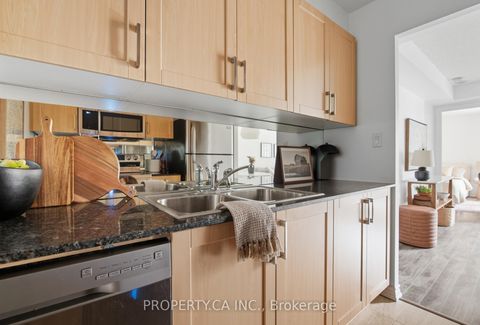 Photo 11 at 709 - 801 Bay Street, Bay Street Corridor, Toronto