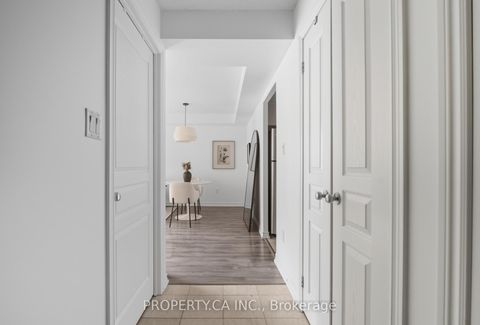 Photo 17 at 709 - 801 Bay Street, Bay Street Corridor, Toronto