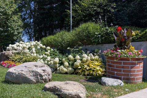 Photo 2 at 806 - 455 Sentinel Road, York University Heights, Toronto