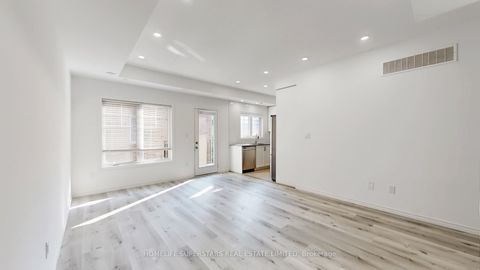 Photo 6 at 42-02 - 2420 Baronwood Drive, WM Westmount, Oakville