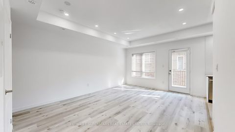 Photo 8 at 42-02 - 2420 Baronwood Drive, WM Westmount, Oakville