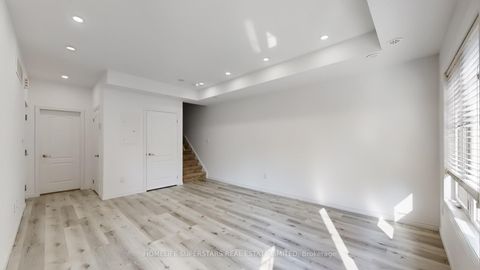 Photo 9 at 42-02 - 2420 Baronwood Drive, WM Westmount, Oakville