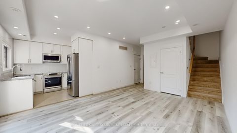 Photo 10 at 42-02 - 2420 Baronwood Drive, WM Westmount, Oakville